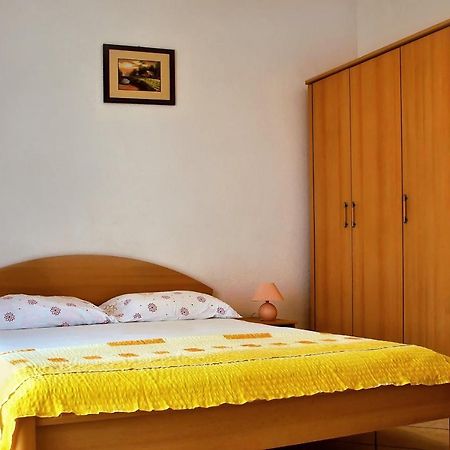 Apartments Iko Омиш Экстерьер фото