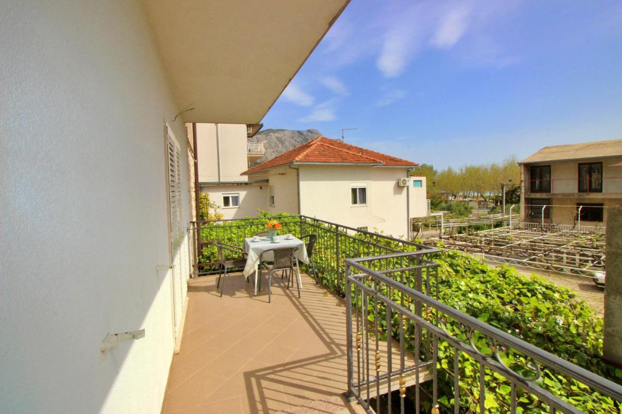 Apartments Iko Омиш Экстерьер фото