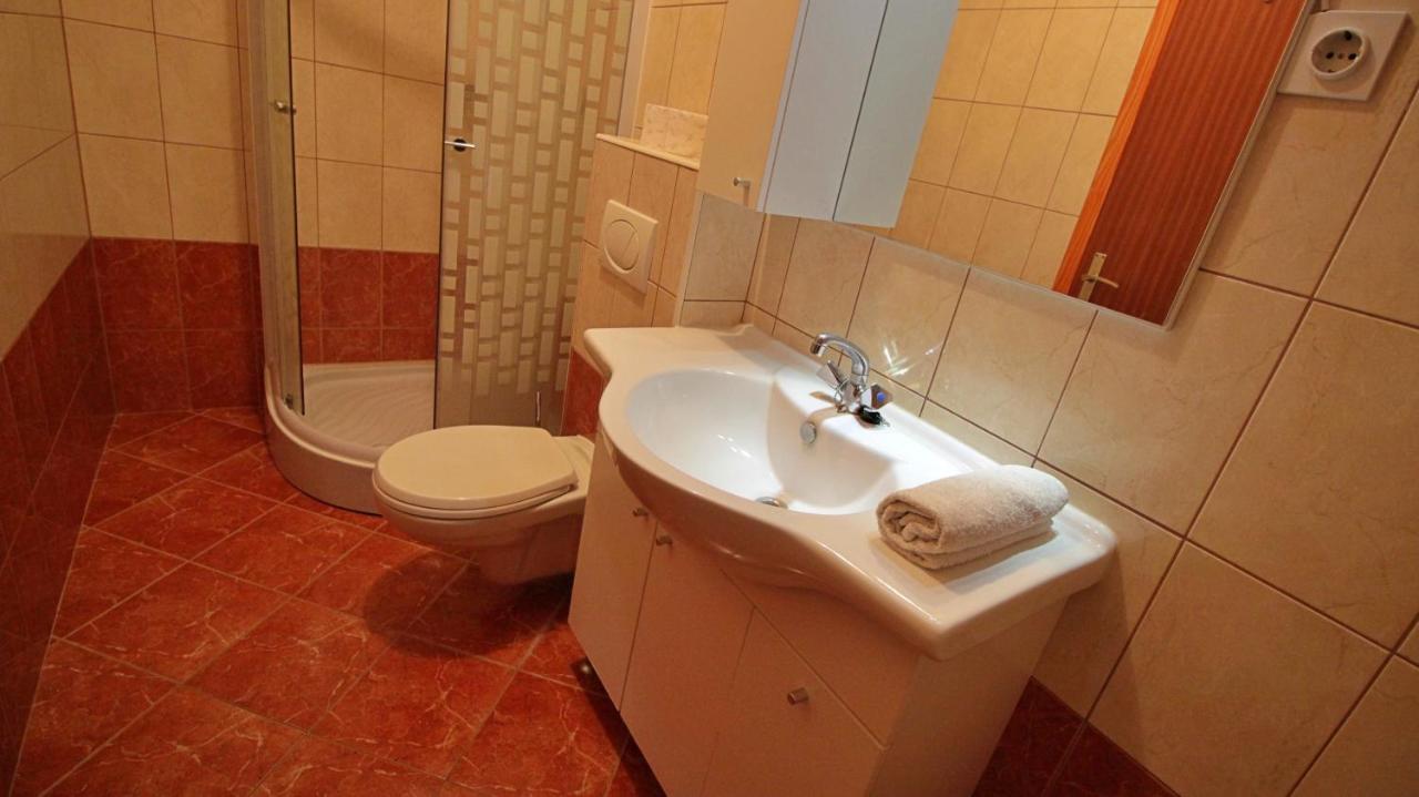 Apartments Iko Омиш Экстерьер фото