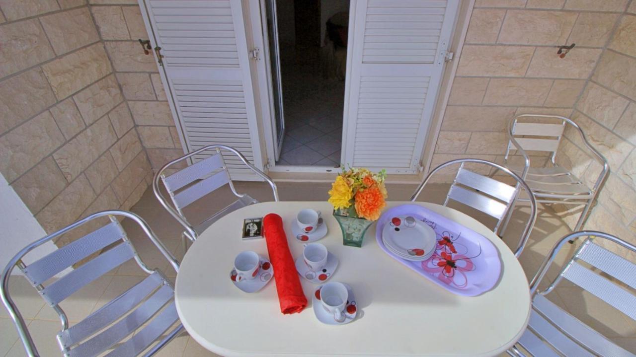 Apartments Iko Омиш Экстерьер фото