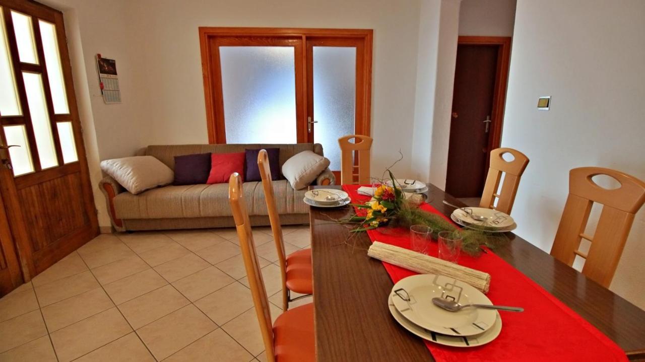 Apartments Iko Омиш Экстерьер фото