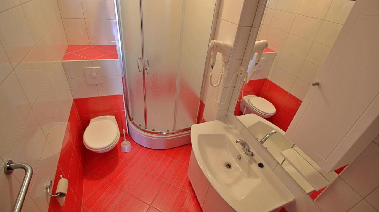 Apartments Iko Омиш Экстерьер фото