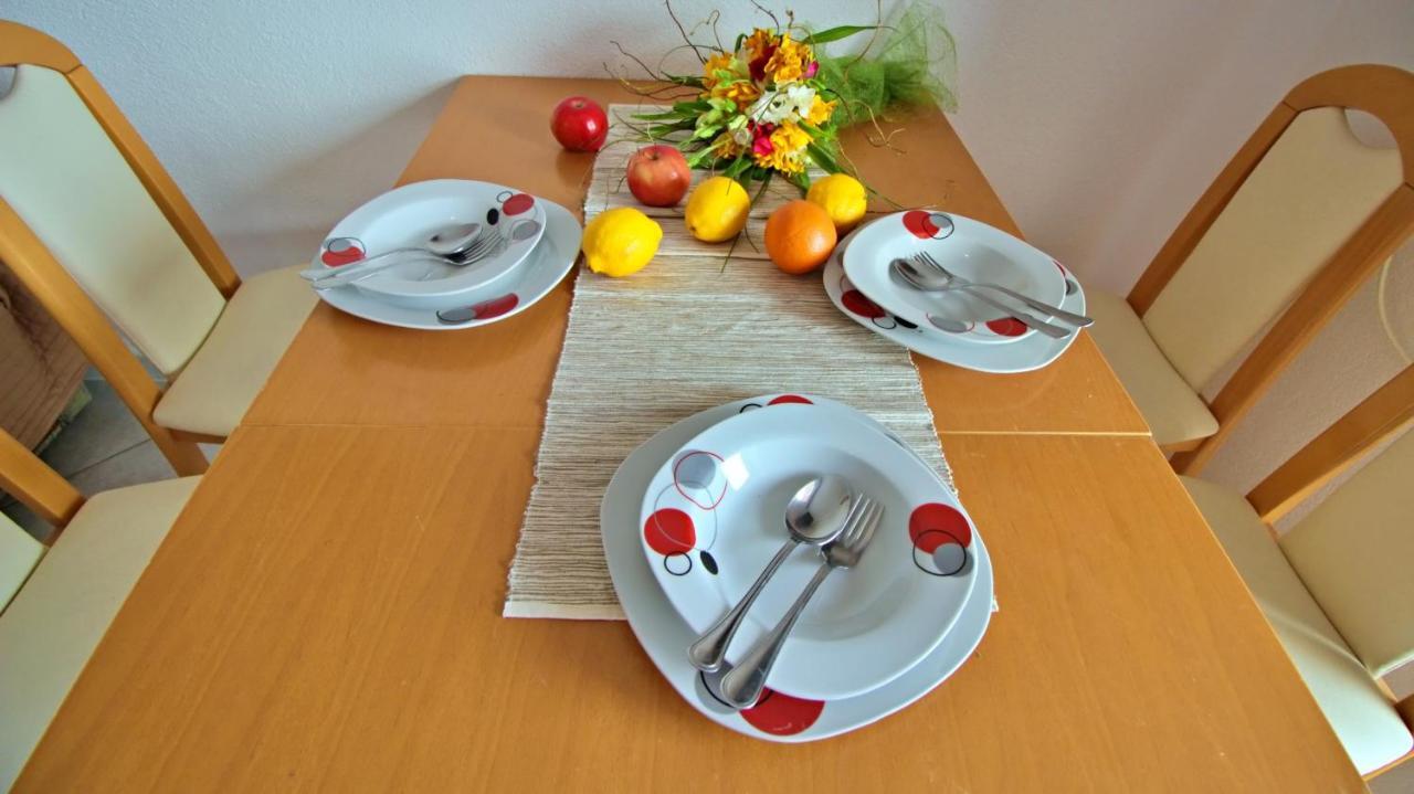 Apartments Iko Омиш Экстерьер фото