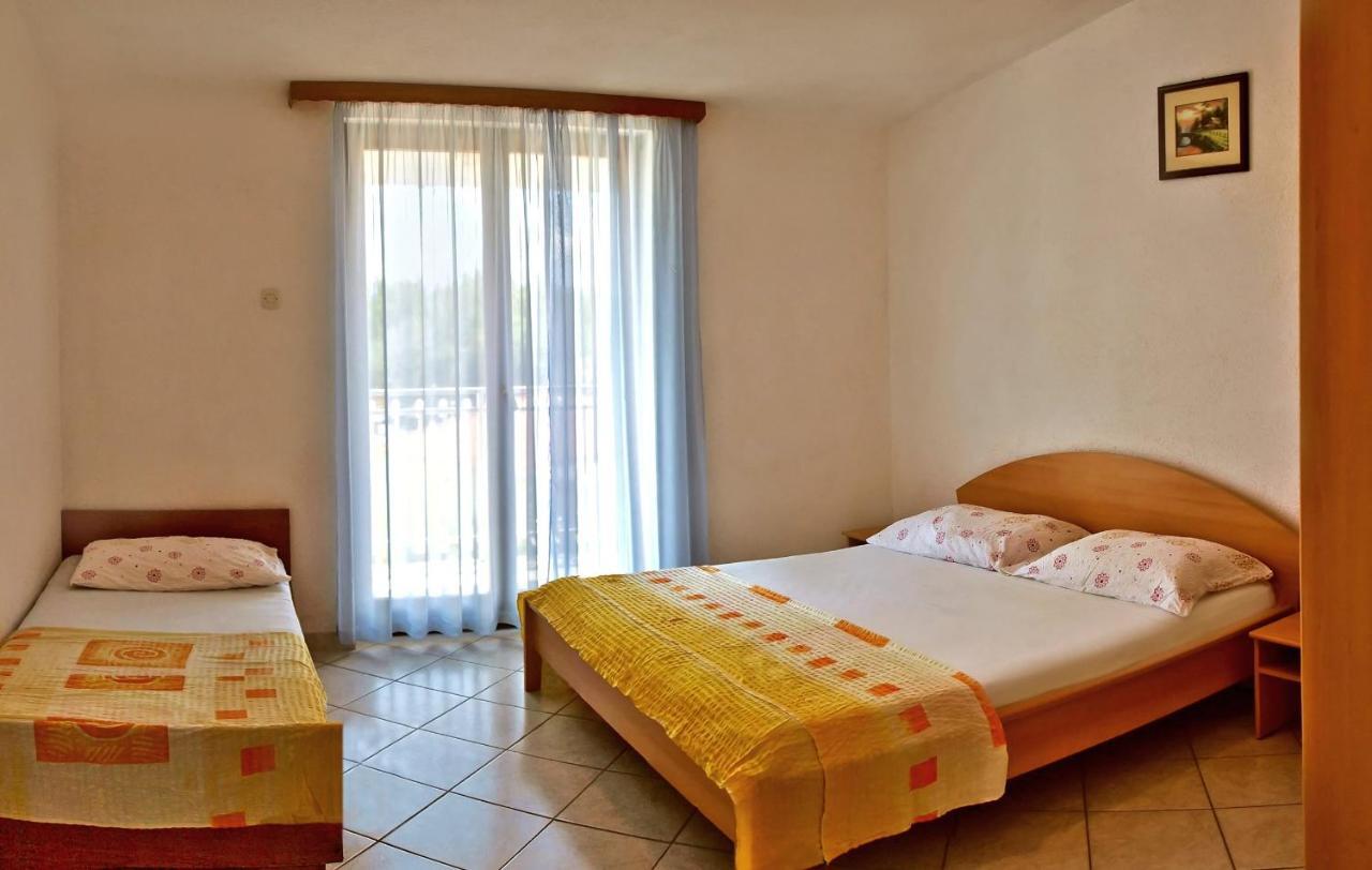 Apartments Iko Омиш Экстерьер фото