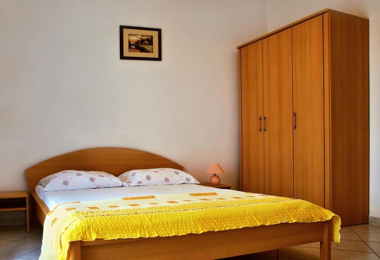Apartments Iko Омиш Экстерьер фото